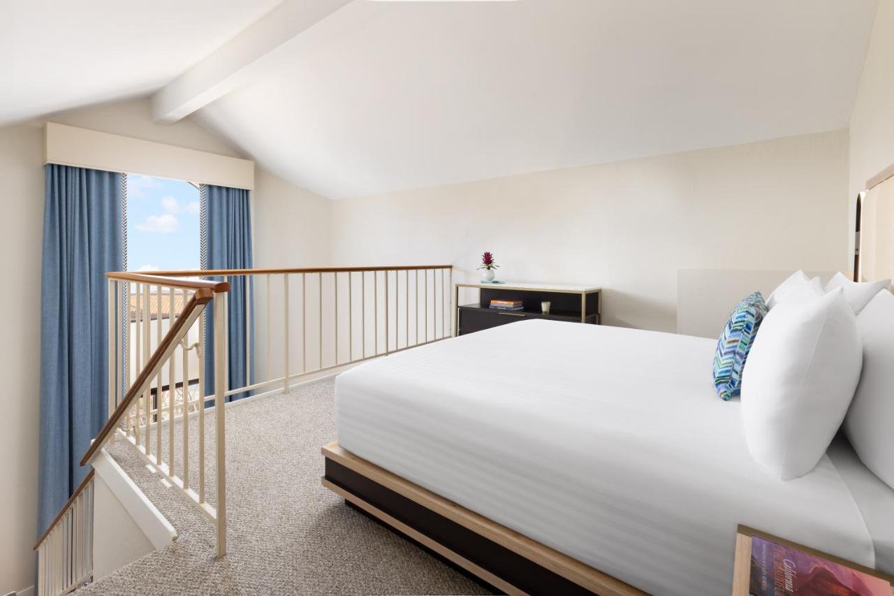 The Anza-A Calabasas Hotel Экстерьер фото